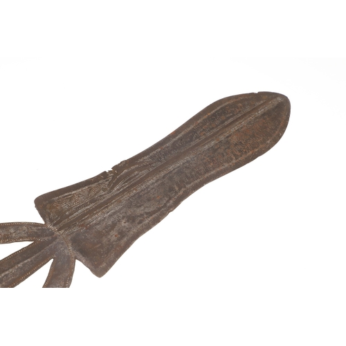 94 - AN AFRICAN CLUB KNIFE FROM THE POTO OR NGBANDI REGIONS. The knife having a 37 cm blade, the upper se... 
