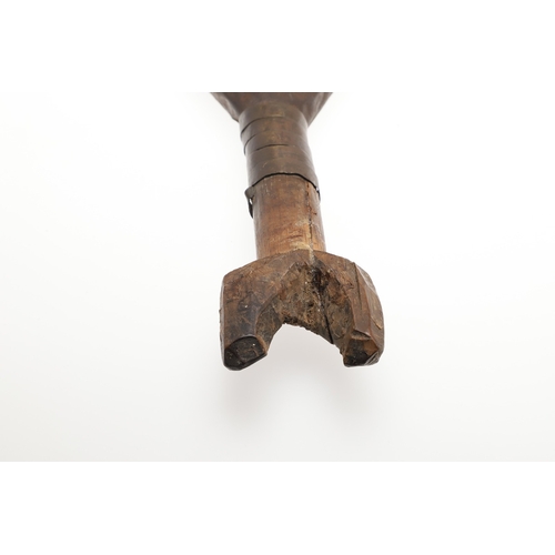 94 - AN AFRICAN CLUB KNIFE FROM THE POTO OR NGBANDI REGIONS. The knife having a 37 cm blade, the upper se... 