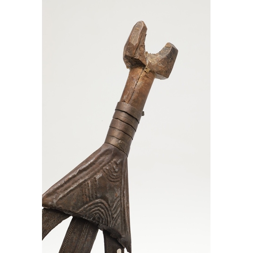 94 - AN AFRICAN CLUB KNIFE FROM THE POTO OR NGBANDI REGIONS. The knife having a 37 cm blade, the upper se... 