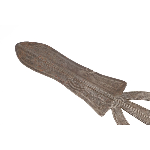 94 - AN AFRICAN CLUB KNIFE FROM THE POTO OR NGBANDI REGIONS. The knife having a 37 cm blade, the upper se... 