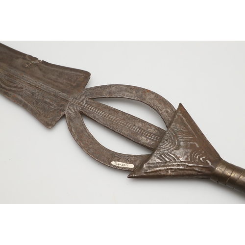 94 - AN AFRICAN CLUB KNIFE FROM THE POTO OR NGBANDI REGIONS. The knife having a 37 cm blade, the upper se... 