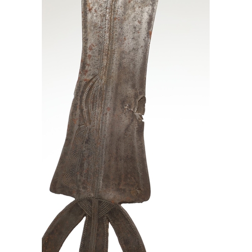 94 - AN AFRICAN CLUB KNIFE FROM THE POTO OR NGBANDI REGIONS. The knife having a 37 cm blade, the upper se... 