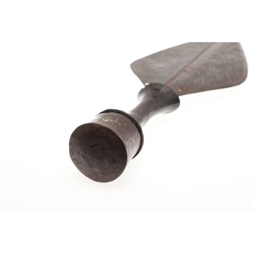 97 - AN AFRICAN KNIFE OF THE NGALA A BANTU OR BANGALA PEOPLE. The 26 cm spear shaped blade with three nar... 