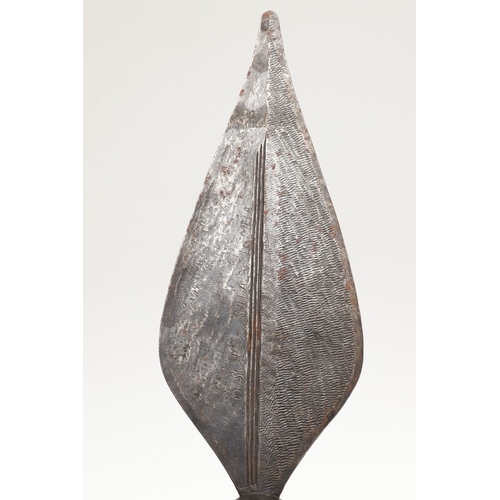97 - AN AFRICAN KNIFE OF THE NGALA A BANTU OR BANGALA PEOPLE. The 26 cm spear shaped blade with three nar... 