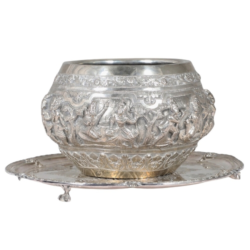 100 - A LATE 19TH / EARLY 20TH CENTURY BURMESE RICE BOWL. The sides with continuous repousse panel of figu... 