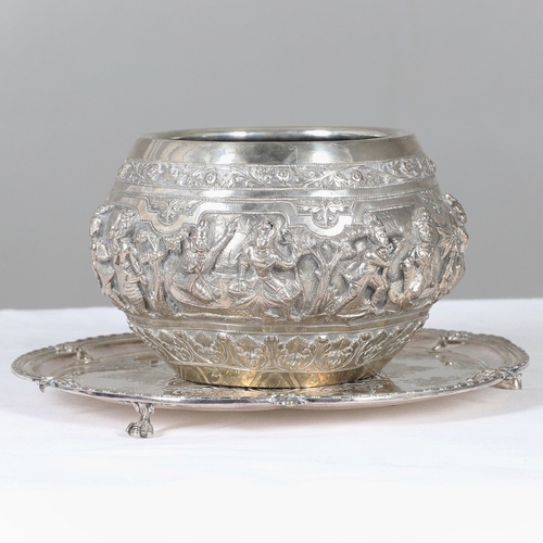 100 - A LATE 19TH / EARLY 20TH CENTURY BURMESE RICE BOWL. The sides with continuous repousse panel of figu... 