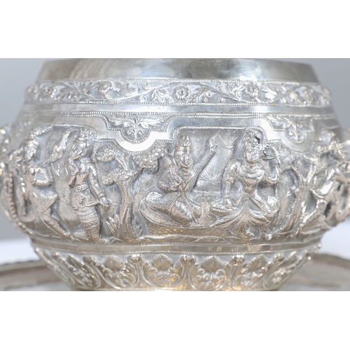 100 - A LATE 19TH / EARLY 20TH CENTURY BURMESE RICE BOWL. The sides with continuous repousse panel of figu... 