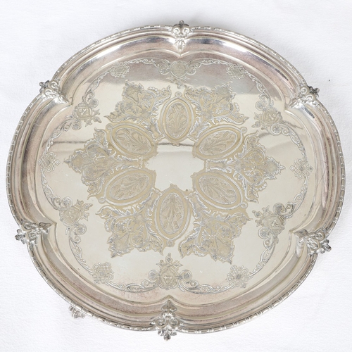 100 - A LATE 19TH / EARLY 20TH CENTURY BURMESE RICE BOWL. The sides with continuous repousse panel of figu... 