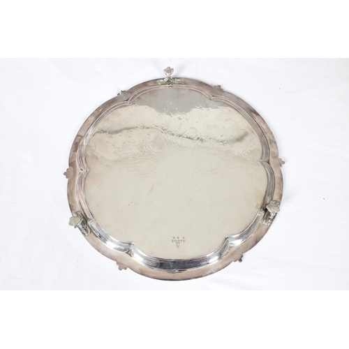 100 - A LATE 19TH / EARLY 20TH CENTURY BURMESE RICE BOWL. The sides with continuous repousse panel of figu... 