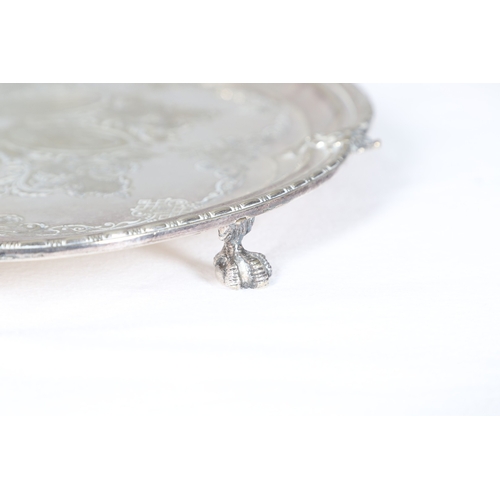 100 - A LATE 19TH / EARLY 20TH CENTURY BURMESE RICE BOWL. The sides with continuous repousse panel of figu... 