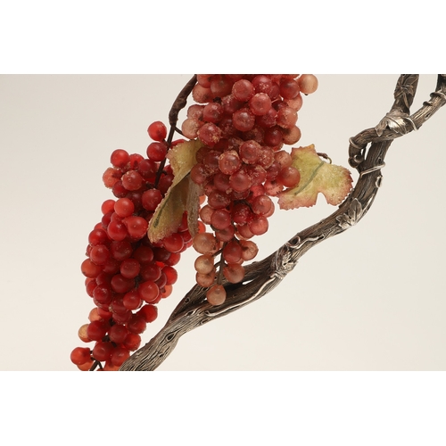 102 - AN EARLY 20TH CENTURY AMERICAN STERLING SILVER GRAPE VINE HANGER BY S.KIRK & SON CO. The base of sha... 