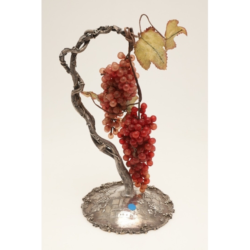 102 - AN EARLY 20TH CENTURY AMERICAN STERLING SILVER GRAPE VINE HANGER BY S.KIRK & SON CO. The base of sha... 