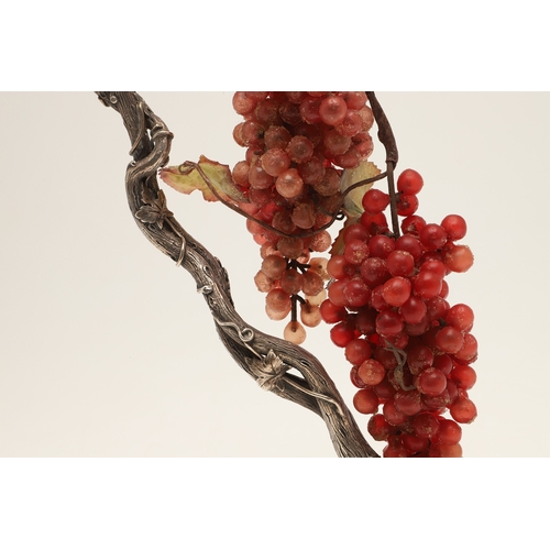 102 - AN EARLY 20TH CENTURY AMERICAN STERLING SILVER GRAPE VINE HANGER BY S.KIRK & SON CO. The base of sha... 