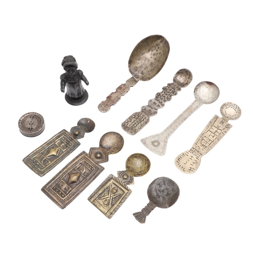 112 - A GEORGE III SILVER PILL BOX AND A QUANTITY OF ASHANTI STYLE ARTIFACTS. The pill box in the form of ... 