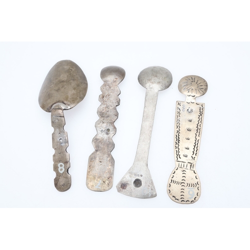 112 - A GEORGE III SILVER PILL BOX AND A QUANTITY OF ASHANTI STYLE ARTIFACTS. The pill box in the form of ... 