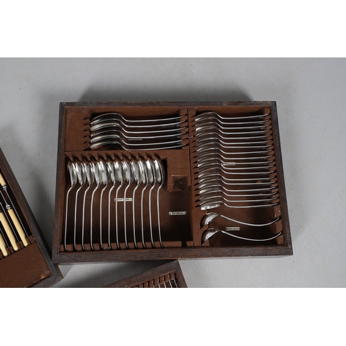 18 - A GEORGE V CANTEEN OF SILVER FLATWARE. Old English pattern, crested a rampant lion holding a halberd... 