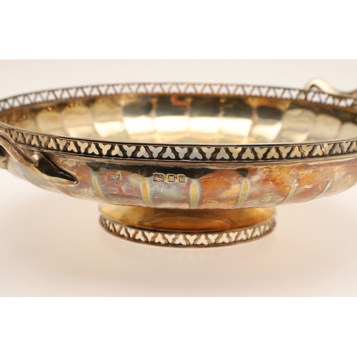 42 - A GEORGE V SILVER TWIN HANDLED PEDESTAL BOWL. With pierced decoration to the rim and bottom of the p... 