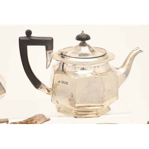 53 - AN EDWARDIAN SILVER FOUR PIECE OCTAGONAL FORM TEA SET. Comprising teapot and hot water/coffee pot, b... 