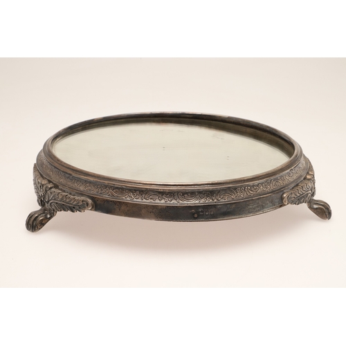 67 - A LATE VICTORIAN / EARLY EDWARDIAN SILVER MIRRORED CAKE STAND. Of circular form, the silver frame wi... 
