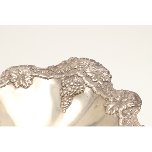 70 - AN EARLY EDWARDIAN SILVER TAZZA. With heavily embossed grape vine decoration, on a rounded base. Hei... 