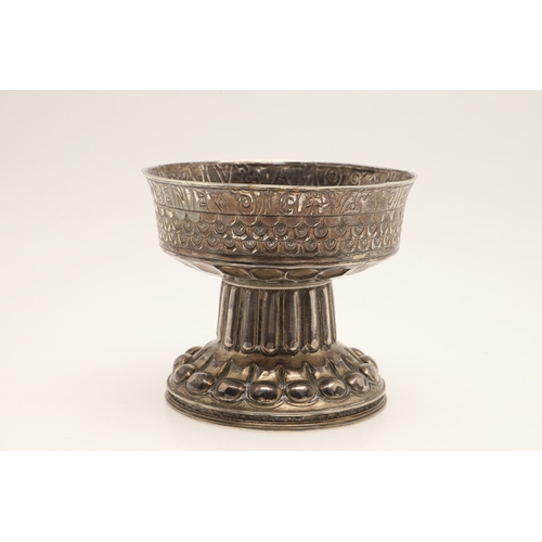 71 - AN EDWARDIAN SILVER REPRODUCTION OF THE TUDOR HOLMS CUP. Of font shape with a raised and chased circ... 