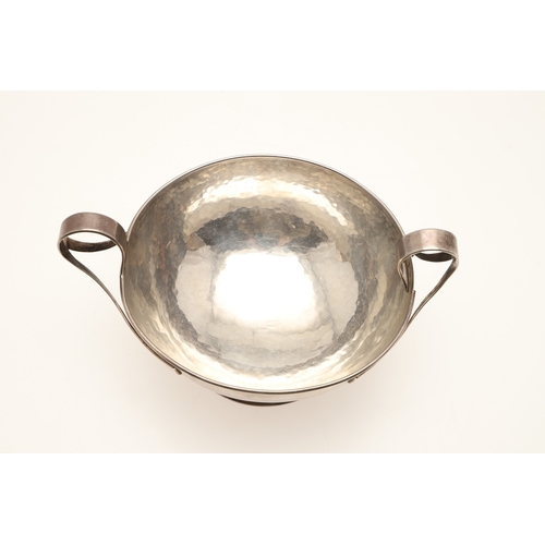 72 - AN EARLY 20TH CENTURY LIBERTY & CO SILVER BOWL. Of round form with hammered finish and twin loop han... 