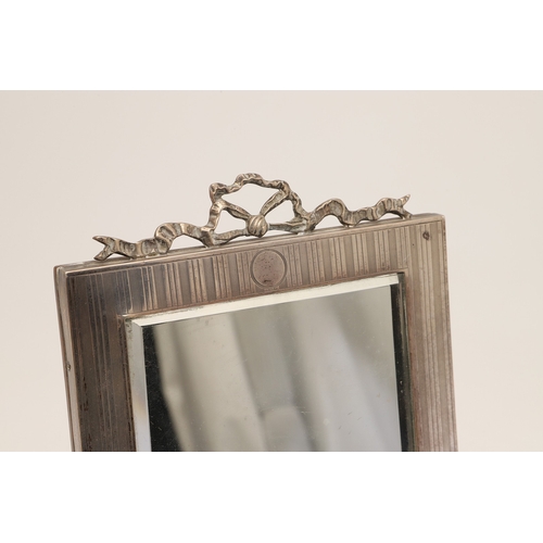 73 - A LATE EDWARDIAN SILVER EASEL DESK MIRROR. The engine turned rectangular frame with inset bevelled e... 