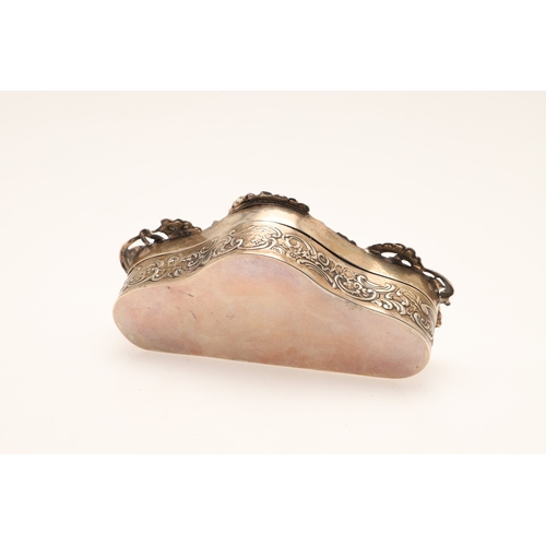 74 - AN EDWARDIAN SILVER TRINKET BOX. An Edwardian silver trinket box, hallmarked possibly William Comyns... 