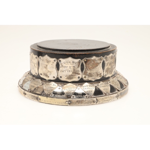 75 - A SILVER TROPHY CUP FOR THE ST LEONARDS SEA ANGLING CLUB. The silver trophy cup (Height excluding ba... 