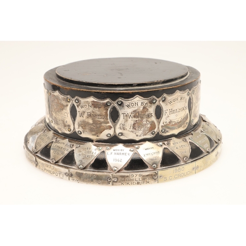 75 - A SILVER TROPHY CUP FOR THE ST LEONARDS SEA ANGLING CLUB. The silver trophy cup (Height excluding ba... 