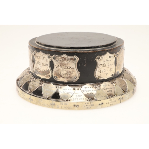 75 - A SILVER TROPHY CUP FOR THE ST LEONARDS SEA ANGLING CLUB. The silver trophy cup (Height excluding ba... 