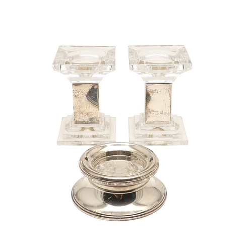 76 - A PAIR OF CARR'S OF SHEFFIELD GLASS AND SILVER FACED CANDLESTICKS AND A SILVER CANDLE STAND. The pai... 