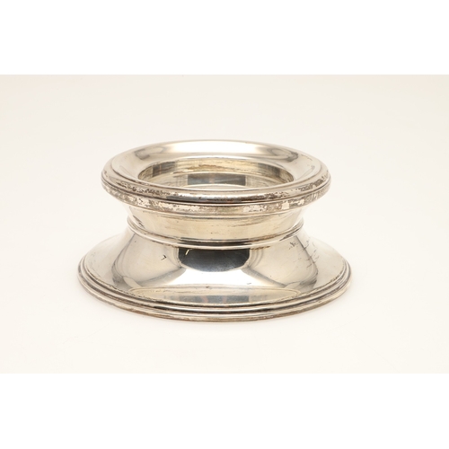 76 - A PAIR OF CARR'S OF SHEFFIELD GLASS AND SILVER FACED CANDLESTICKS AND A SILVER CANDLE STAND. The pai... 