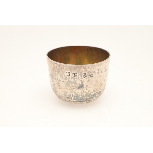 80 - A GEORGE II SILVER TUMBLER CUP. Height 5cm x Diameter 6.5cm, hallmarked John Payne, London, 1752. We... 