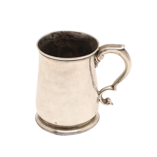 81 - A GEORGE II SILVER MUG. Of baluster form with scroll handle and circular foot. Hallmarked (IS or SI?... 