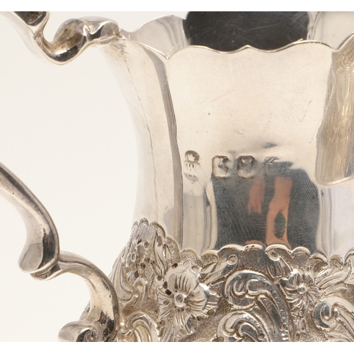 86 - A VICTORIAN GEORGE II STYLE IRISH SILVER CREAM JUG AND SUGAR BOWL. The jug and sugar bowl both with ... 