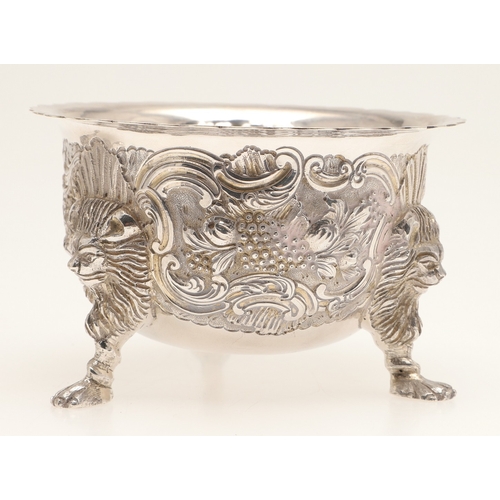 86 - A VICTORIAN GEORGE II STYLE IRISH SILVER CREAM JUG AND SUGAR BOWL. The jug and sugar bowl both with ... 