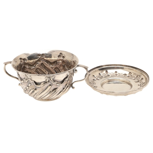 87 - A LATE VICTORIAN SILVER PORRINGER AND COVER. With demi-fluted and foliate swag decoration, plain scr... 