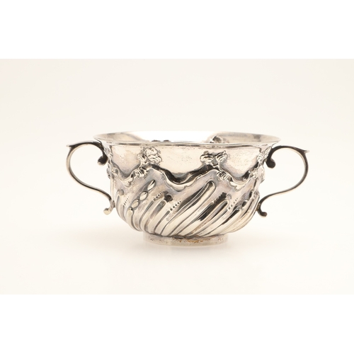 87 - A LATE VICTORIAN SILVER PORRINGER AND COVER. With demi-fluted and foliate swag decoration, plain scr... 