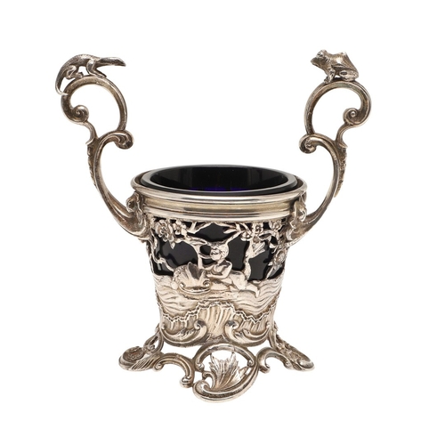 90 - AN EDWARDIAN SILVER TWIN-HANDLED CREAM PAIL BY WILLIAM COMYNS. In the rococo taste, the twin flying ... 