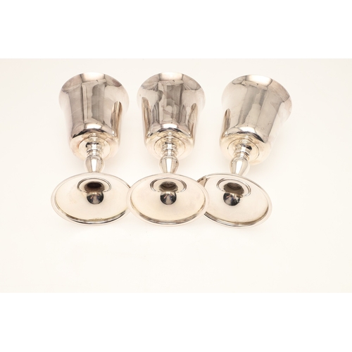 92 - A SET OF THREE BOXED QUEEN ELIZABETH II SILVER JUBILEE GOBLETS. Engraved with 'Royal Silver Jubilee ... 