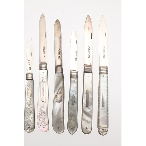 141 - SIX 19TH C. SILVER POCKET FORKS AND FIVE POCKET KNIVES. hallmarked and mounted in mother of pearl.