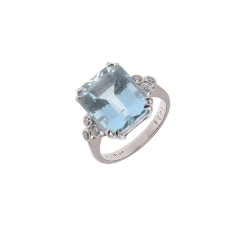 237 - AN AQUAMARINE AND DIAMOND RING. the step-cut aquamarine is set with three circular-cut diamonds to e... 