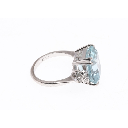 237 - AN AQUAMARINE AND DIAMOND RING. the step-cut aquamarine is set with three circular-cut diamonds to e... 