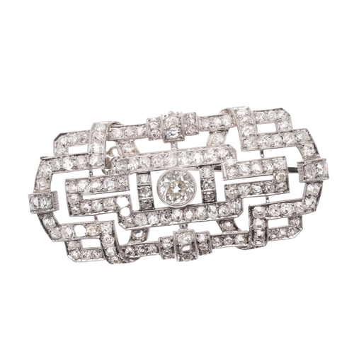 314 - AN ART DECO DIAMOND PLAQUE BROOCH PENDANT. the rectangular-shaped openwork mount collet set with a c... 