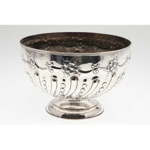 41 - AN EARLY 20TH CENTURY SILVER ROSE BOWL, MILITARY INTEREST. Of circular form with embossed lobes and ... 