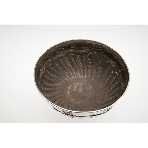 41 - AN EARLY 20TH CENTURY SILVER ROSE BOWL, MILITARY INTEREST. Of circular form with embossed lobes and ... 