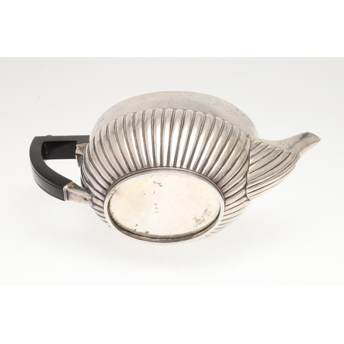 82 - AN EDWARDIAN SILVER TEAPOT. With gadrooned decoration and ebonised handle, hallmarked Edward Barnard... 