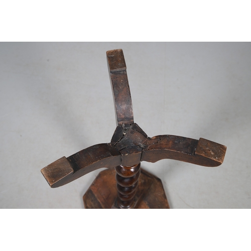 468 - AN 18TH CENTURY WALNUT CANDLESTAND (MARRIAGE). the octagonal oyster veneered to a spiral column and ... 