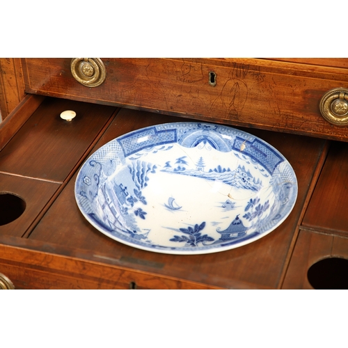 494 - A FINE GEORGE III GENTLEMAN'S MAHOGANY AND BOXWOOD STRUNG WASHSTAND. the crossbanded top opening to ... 